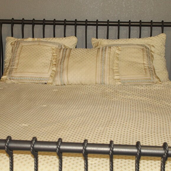 J Queen New York Queen Size Cream Mint Green Jacquard Bedspread & Pillows - Picture 1 of 7